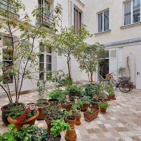 Design Au Coeur Du Marais Apartment